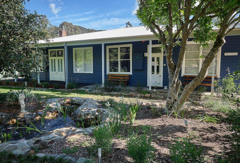 Edlin House - YWait Travel 0