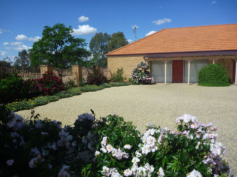 Fairways Bed And  Breakfast At Jerilderie - Accommodation Hamilton Island 1