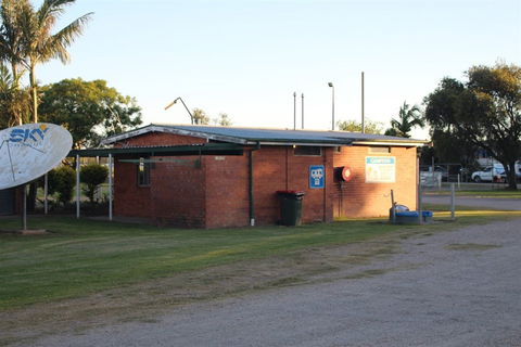 Grafton Greyhound Racing Club Caravan Park - Sunshine Coast Guide 0