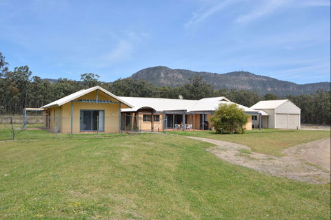James Estate Guest House - Lightning Ridge Tourism 0