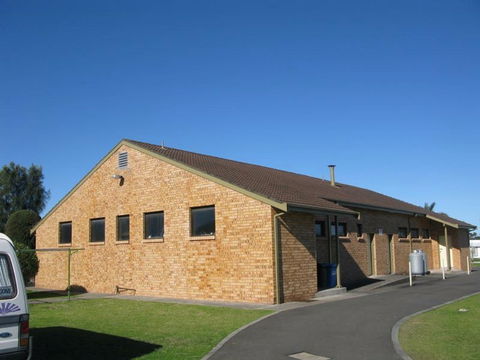 Lake Windemere Caravan Park - Mackay Tourism 2