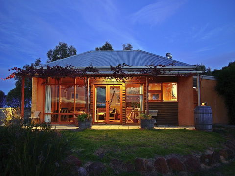 Minko Farmstay - Accommodation Airlie Beach 0