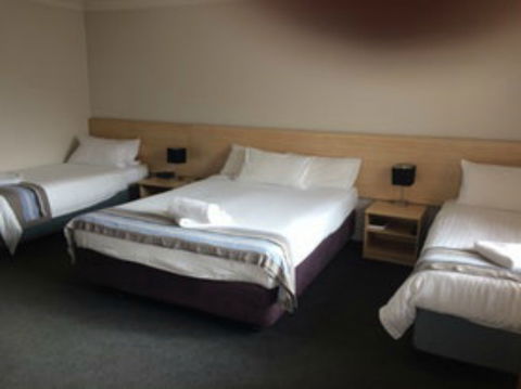 Red Cedar Motel: Muswellbrook - Wagga Wagga Accommodation 0