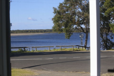 Riverbank Cottage - Holiday Sydney 0