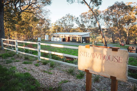 Strawhouse - Accommodation Yamba 0