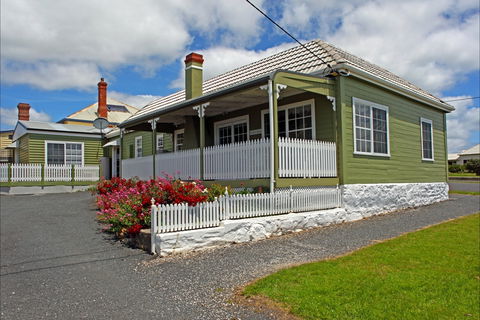 Abbey's 'The Green House' - YWait Travel 0