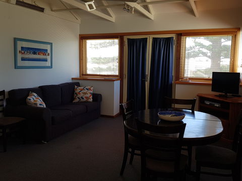 Blue Manna Waters – Apartment A - Sunshine Coast Guide 0
