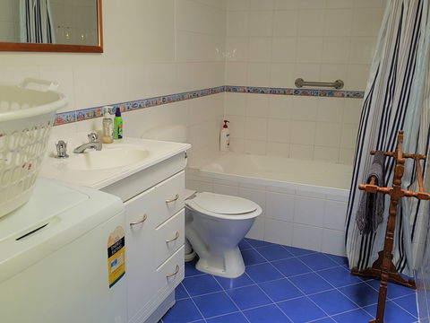 Blue Manna Waters – Apartment A - Sunshine Coast Guide 2