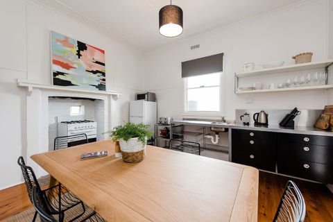 Castleview Cottage - Accommodation Find 0