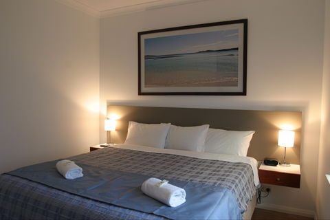 Clearwater Motel Apartments - Lightning Ridge Tourism 0