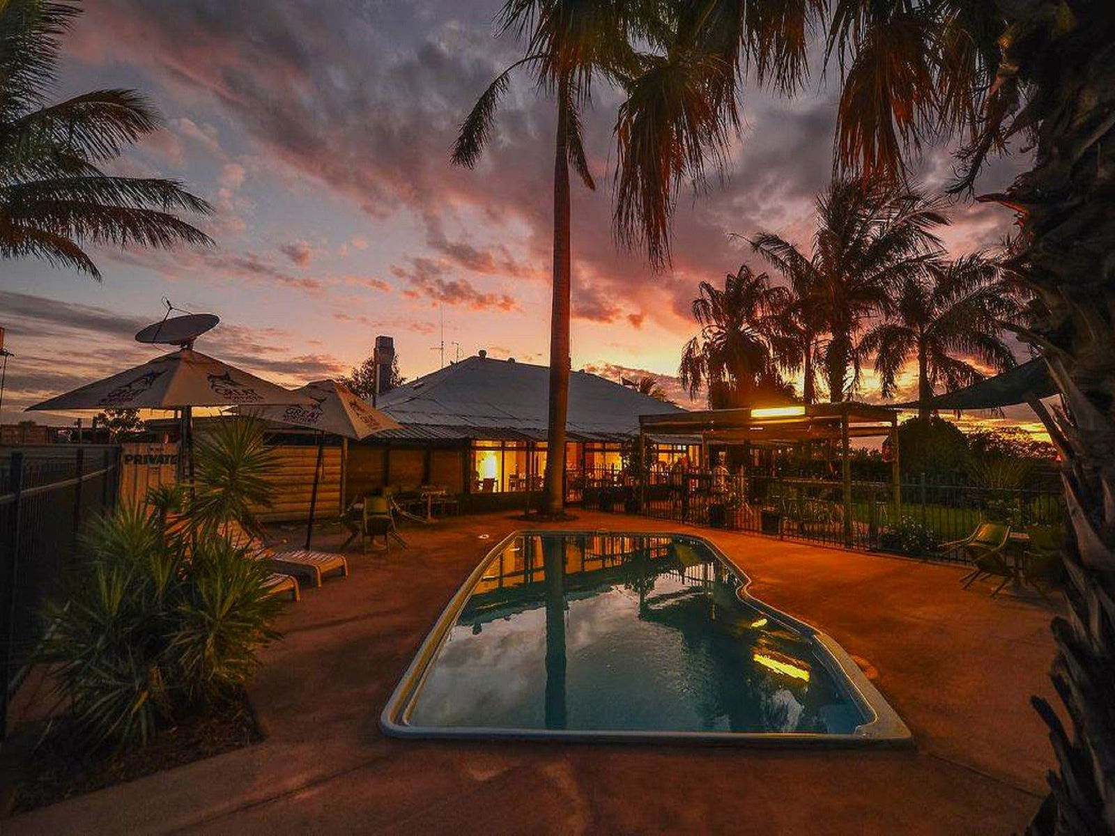 Devils Marbles Hotel - thumb 2