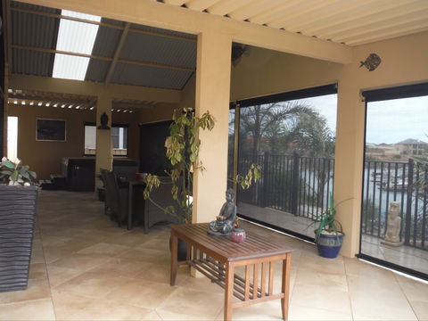 Happy Gilmore - Accommodation Nelson Bay 1