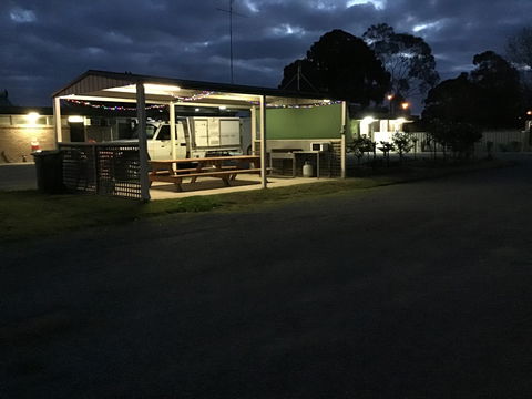 Jerilderie Motel And Caravan Park - Sunshine Coast Guide 1