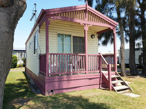 Jettys By The Lake - Townsville Tourism 0