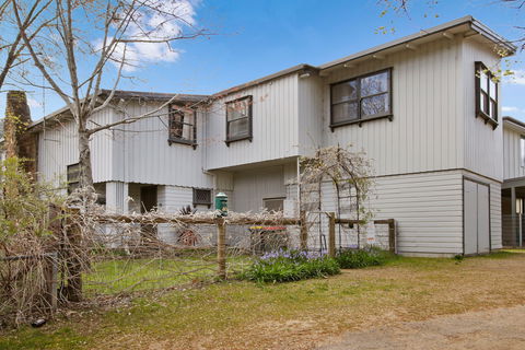 Le Chateau - Foster Accommodation 0