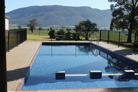 Mountain View Motel Corryong - Accommodation Airlie Beach 1