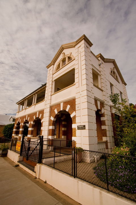 Vault Restaurant And Accommodation - Accommodation Find 0