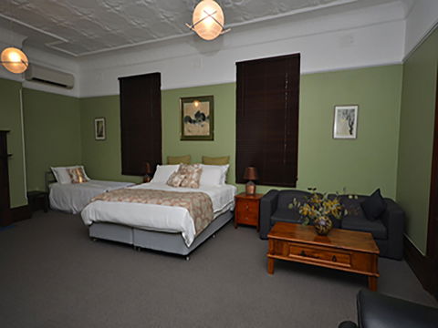 Vault Restaurant And Accommodation - Accommodation Find 1