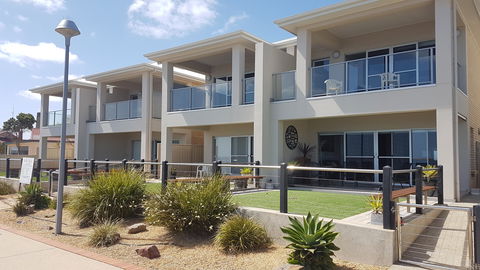 Wallaroo Jetty Holiday Accommodation - Wagga Wagga Accommodation 1