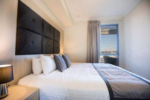 Zappeion Apartments - Redcliffe Tourism 0
