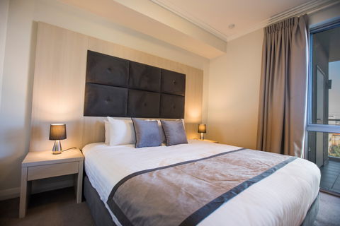 Zappeion Apartments - Redcliffe Tourism 1