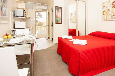 Canberra Short Term & Holiday Accommodation - Accommodation Broken Hill 0