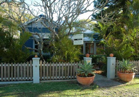 Burns At Byron - Whitsundays Tourism 0