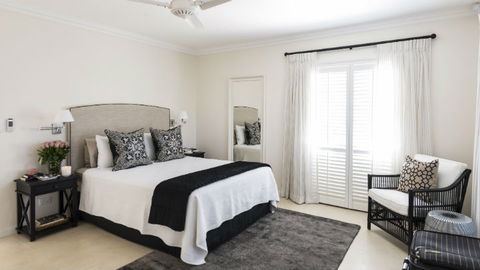 Landridge On Stoneleigh Bed And Breakfast - Car Rental 0