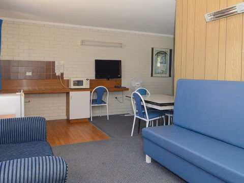 Balranald Sturt Motel - Balranald - Caravan Park Accommodation 4
