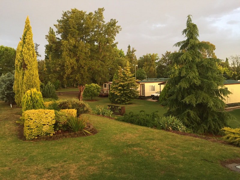 Inverell Caravan Park Logo and Images