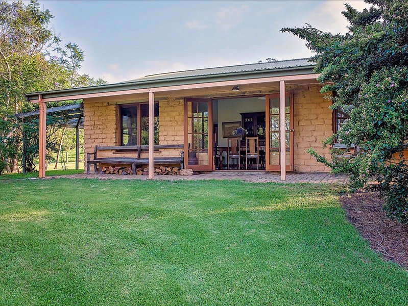 Narrawilly Cottages Logo and Images