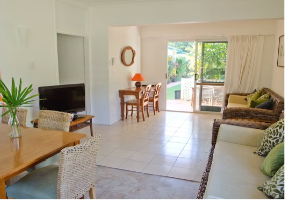 Villa Marine Holiday Apartments Logo and Images