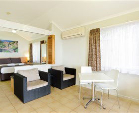 Ellis Beach Bungalows and Leisure Park Logo and Images