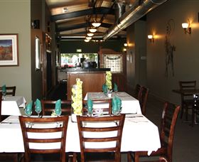 Dooleys Tavern And Motel Springsure - Car Rental 2