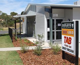 Dooleys Tavern And Motel Springsure - Car Rental 3