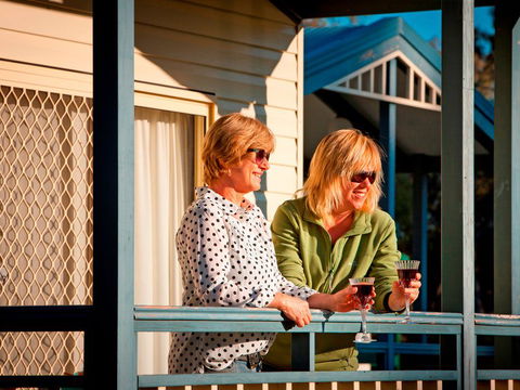 Urana Aquatic Centre Caravan Park - Victoria Tourism 7