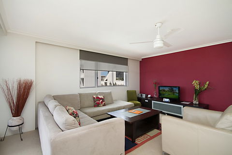 Sandpiper Apartments Broadbeach - Caravan Park Accommodation 2