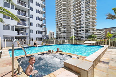 Sandpiper Apartments Broadbeach - Caravan Park Accommodation 3