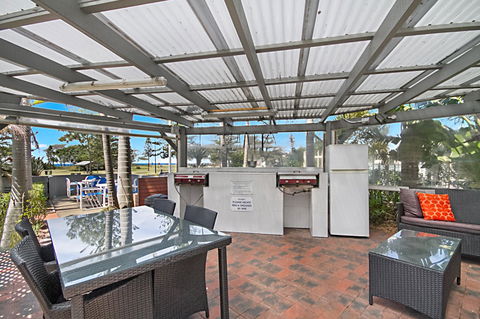 Sandpiper Apartments Broadbeach - Caravan Park Accommodation 4