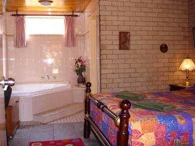 Lake Front Motel - Tourism Bookings WA 6