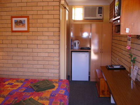 Lake Front Motel - Tourism Bookings WA 19