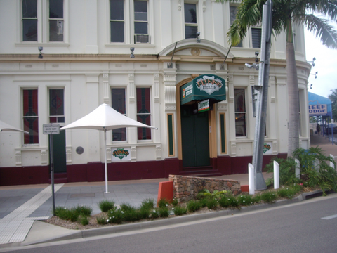 Flynns Irish Bar & Bistro - Caravan Park Accommodation 11