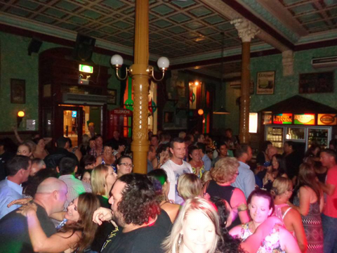 Flynns Irish Bar & Bistro - Caravan Park Accommodation 12