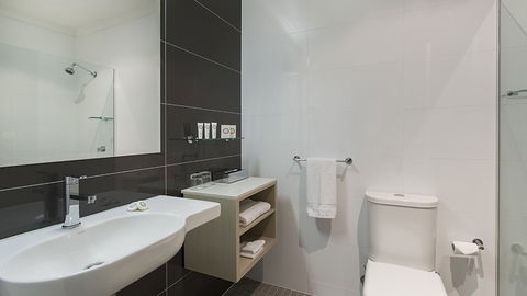 BEST WESTERN PLUS Apollo International Hotel - Caravan Park Accommodation 20