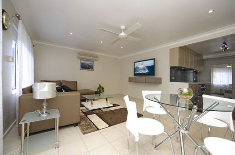 Shoal Bay Inn - Tourism Bookings WA 1