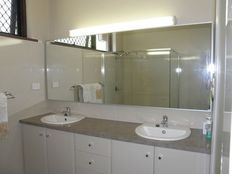 Dianella Apartment - Caravan Park Accommodation 10