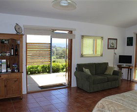 Cherryview Studio Retreat - Caravan Park Accommodation 4