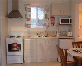 South Arm Cabin Retreat - Victoria Tourism 1