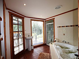 Love Grove Guest House - Caravan Park Accommodation 0