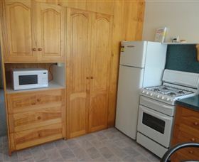 Blue Wren Gardens And Accommodation - Caravan Park Accommodation 2